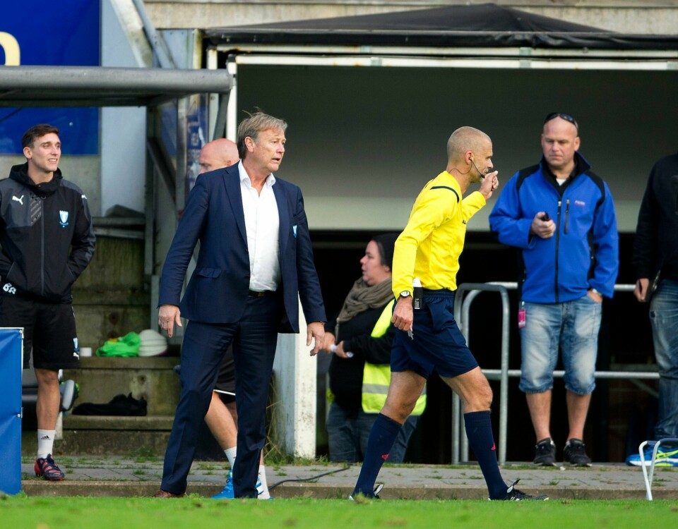 Åge Hareide ble så provosert av en annullert scoring at dommeren sendte ham på tribunen i lørdagens kamp. FOTO: NTB SCANPIX