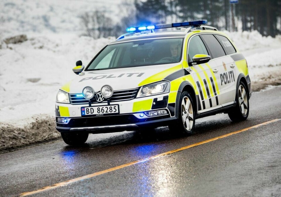 Ingen skal være skadd etter at en bil havnet på siden i Sirdal, melder politiet søndag ettermiddag. Illustrasjonsfoto politi