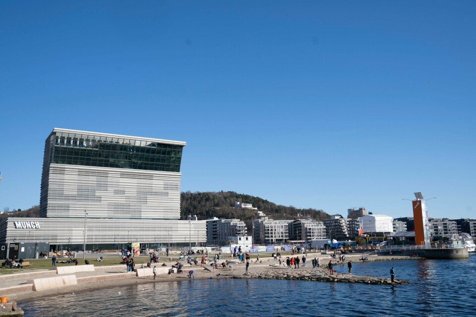 Frarådingen gjelder blant annet populære badesteder som Sørenga (bildet), Operastranda, Hovedøya, Lindøya og Bleikøya. De som skal oppholde seg i Oslo i påsken har godt vær i vente. Her fra Oslo-påske ved Sørenga i fjor.