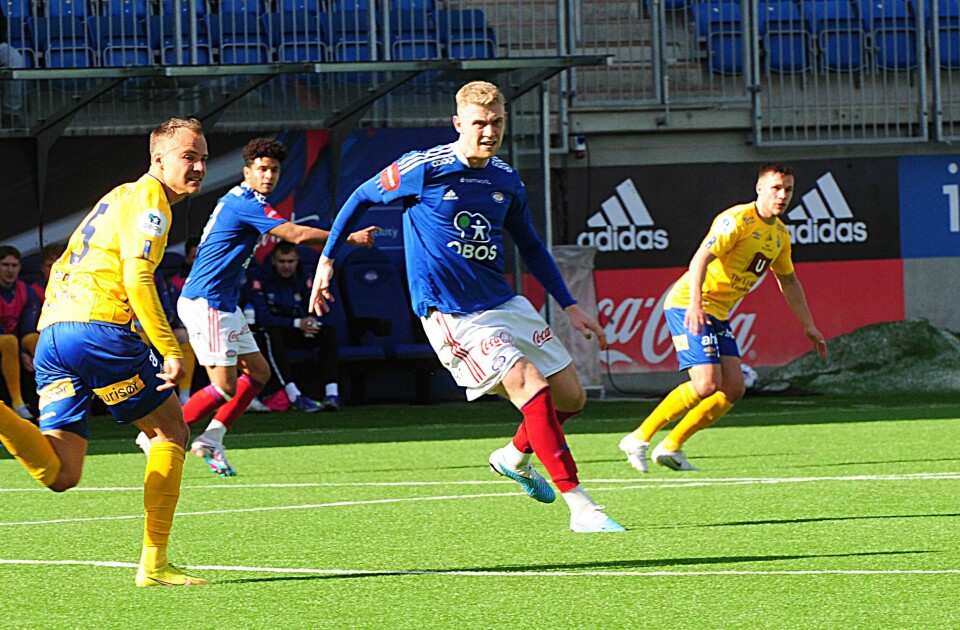 Vålerengas Henrik Bjørdal fant veien til nettmaskene mot Jerv. Det samme gjorde Jacob Dicko Eng (bak t.v.). Vålerengas Henrik Bjørdal fant veien til nettmaskene mot Jerv.
