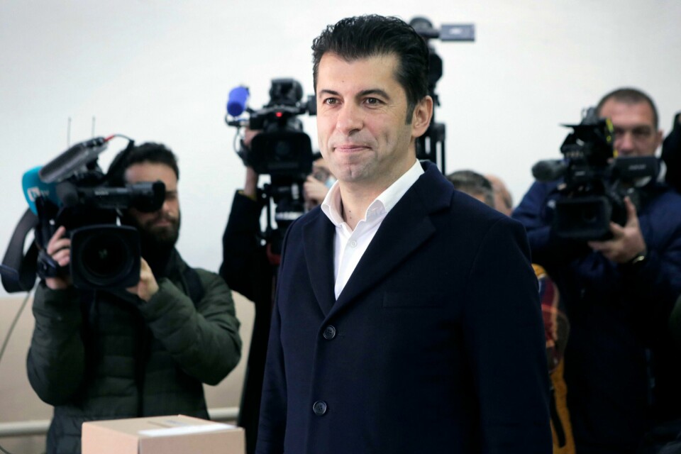Kiril Petkovs koalisjon vil få oppdraget med å danne en regjering dersom valgdagsmålingene er i tråd med det endelige resultatet av valget i Bulgaria. Kiril Petkovs koalisjon vil få oppdraget med å danne en regjering dersom valgdagsmålingene er i tråd med det endelige resultatet av valget i Bulgaria. Foto: Valentina Petrova / AP / NTB