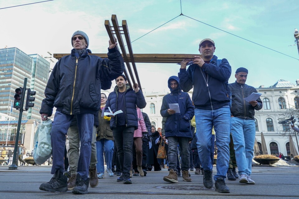 Rundt 150 personer deltok i korsvandring i regi av Oslo domkirke og Oslo Bymisjon på langfredag. Rundt 150 personer deltok i korsvandring i regi av Oslo domkirke og Oslo Bymisjon på langfredag. Foto: Terje Pedersen / NTB