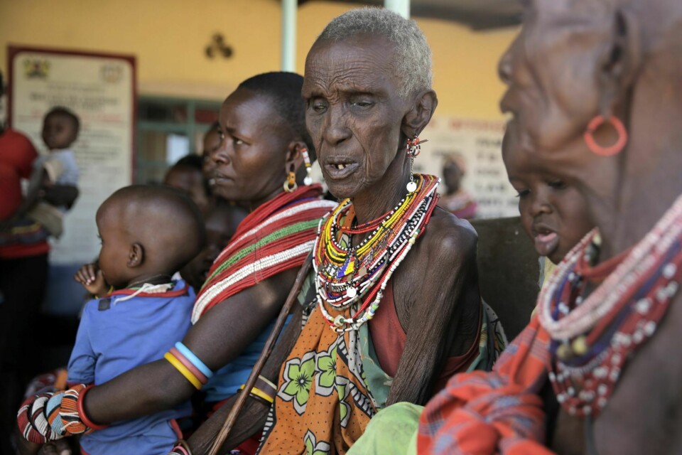 Rundt omkring i hele verden har klimaendringene gitt økt dødelighet og helseproblemer, skriver Ellen Rygh. Bildet viser tørkerammede kvinner og barn i kø på en helsestasjon i Kenya. Tørke, Kenya