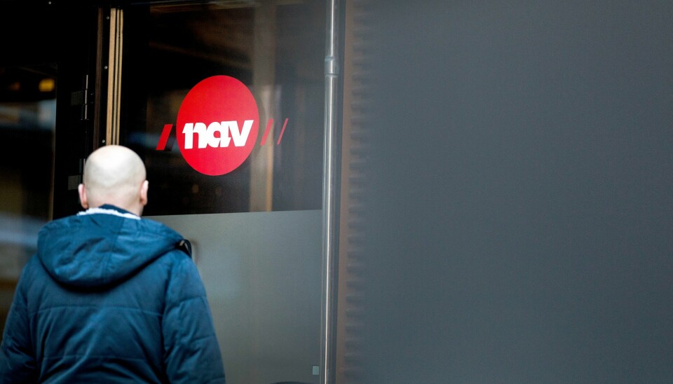 Illustrasjonsfoto. Bildet viser en mann utenfor et Nav-kontor. Foto: Gorm Kallestad / NTB