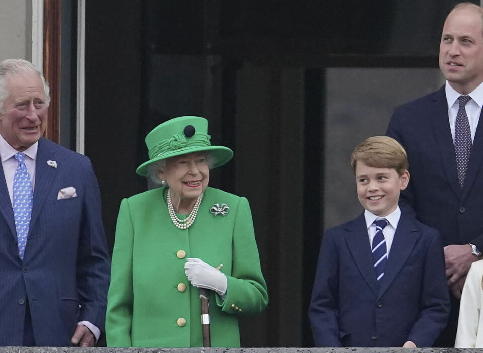 Arverekken: Charles har tatt over etter dronning Elizabeth. Etter Charles kommer prins William, og deretter prins George. Men republikaneren Graham Smith tror ikke prins George rekker å bli konge før monarkiet er avskaffet. Arverekken: Charles har tatt over etter dronning Elizabeth. Etter Charles kommer prins William, og deretter prins George. Men republikaneren Graham Smith tror ikke prins George rekker å bli konge før monarkiet er avskaffet.