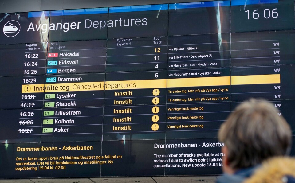 Togtrafikken blir ofte forsinket og innstilt som følge av feil på infrastrukturen. Togforsinkelser og mange innstilte tog fra Oslo S på grunn av en feil på en sporveksel mellom Skøyen og Oslo S. Problemet vil vare ut arbeidsuka. Foto: Ørn E. Borgen / NTB