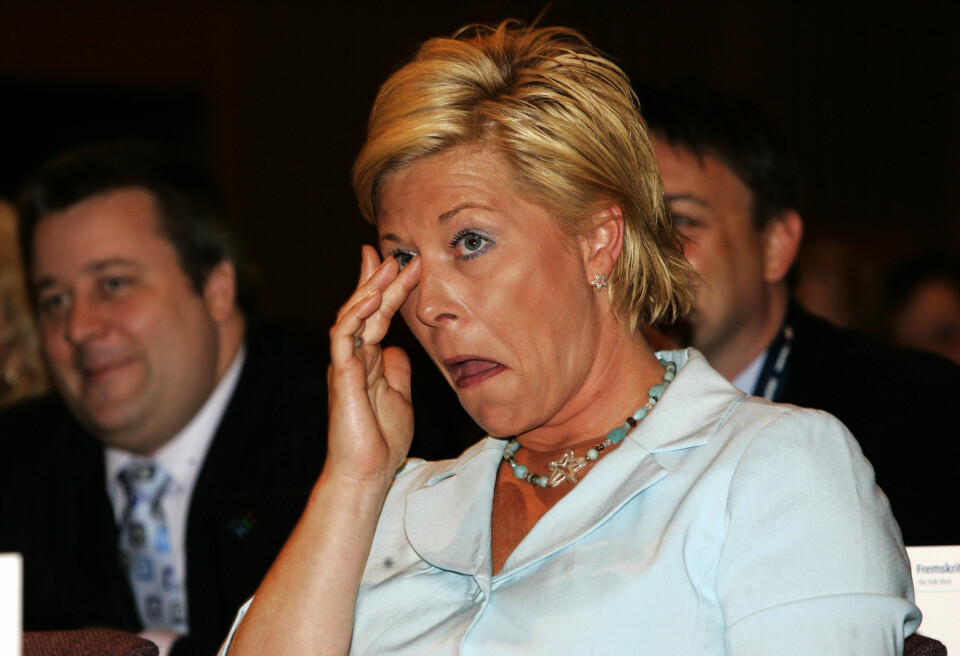 GARDERMOEN 20060506: Siv Jensen ble under Fremskrittspartiets landsmøte på Gardermoen valgt til ny partileder etter Carl I. Hagen. Hun blir også partiets statsministerkandidat ved stortingsvalget i 2009. Her en rørt Siv Jensen som tørker tårene. Foto: Morten Holm / NTB Siv Jensen ble valgt til ny partileder etter Carl I. Hagen på Frps landsmøte i 2006. Foto: Morten Holm / NTB