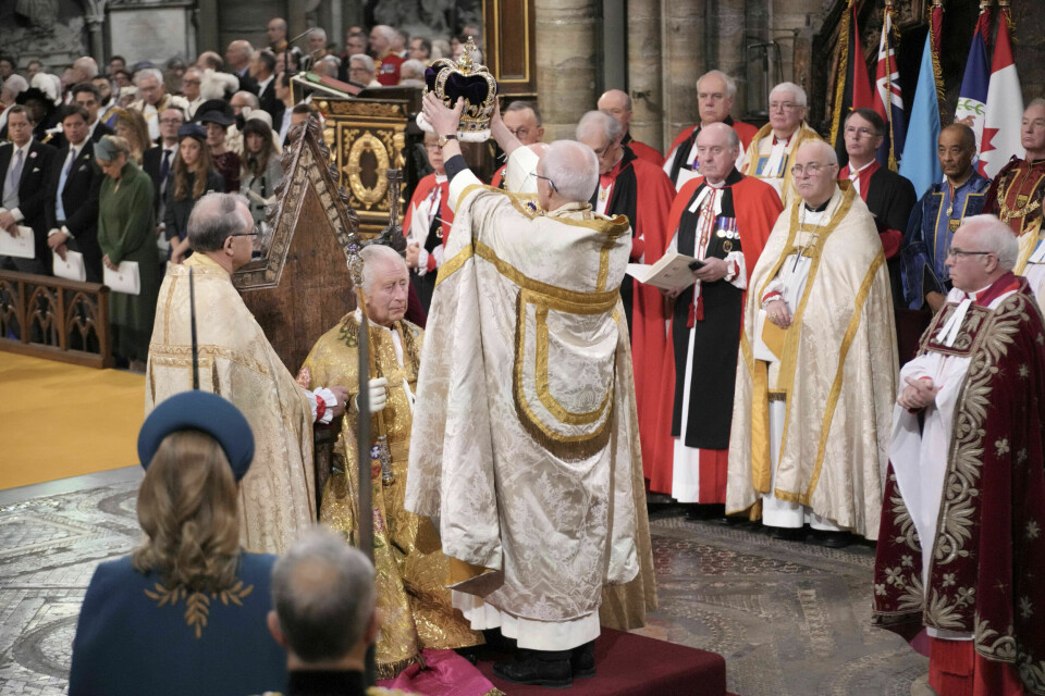 Kong Charles den tredje har blitt kronet til konge av Storbritannia. Kong Charles ble kronet i Westminster Abbey. Foto: Jonathan Brady / AP / NTB