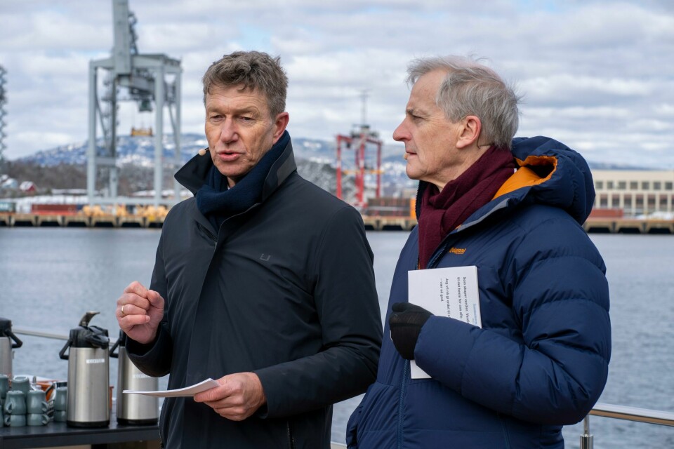 Olje- og energiminister Terje Aasland og statsminister Jonas Gahr Støre, her fra en tidligere anledning. Regjeringens mål er å tildele områder for å produsere 30.000 megawatt havvind innen 2040.Foto: Heiko Junge / NTB