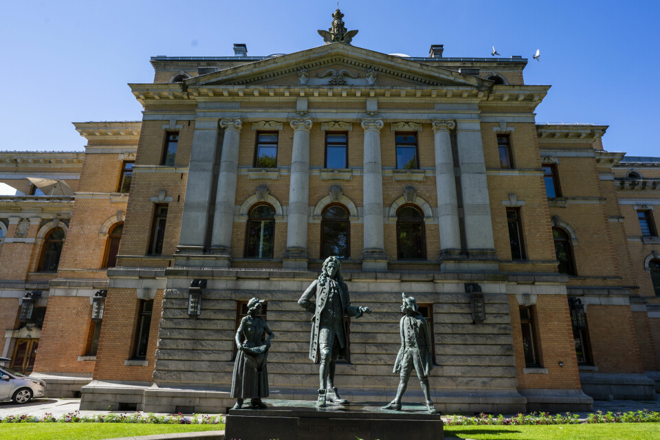 Nationaltheatret står foran en omfattende rehabilitering, og den kostbare oppussingen er utsatt inntil videre - noe som kan få konsekvenser for teaterinstitusjonens andre scener på Torshov og Løren. Hvordan kan også historiske kulturbygg bli del av vår samtid, ikke bare brysomme minner fra fortiden, spør innleggsforfatter. På bilde: Nationaltheatret i Oslo.