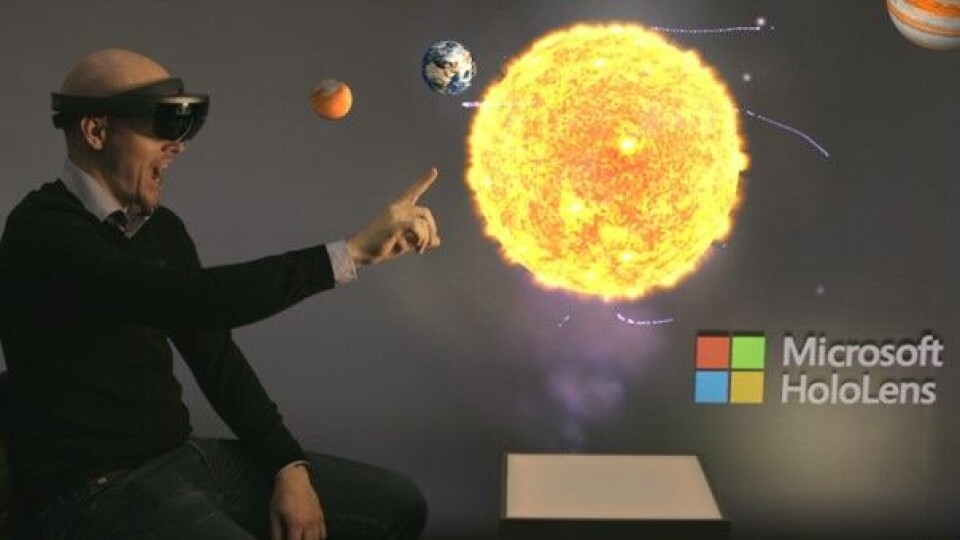 Christer Veland Aas under Microsoft: Build 2016 Conference i San Francisco, demonstrasjon av HoloLens. Christer Veland Aas under Microsoft: Build 2016 Conference i San Francisco, demonstrasjon av hololens.