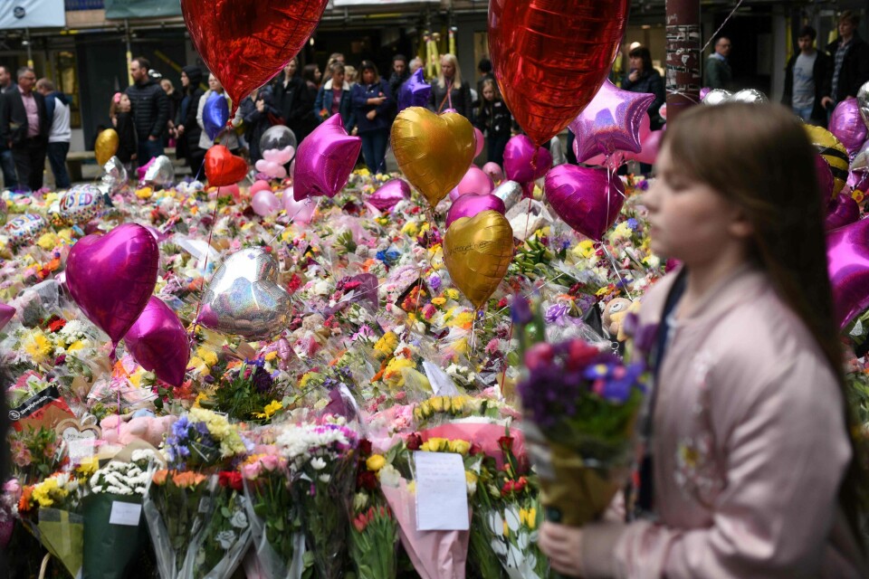 I Manchester hadde de også store minnesmarkeringer etter terrorangrepet 22. mai 2017 under Ariana Grandes konsert i byen, der 22 personer ble drept og 119 skadd. Mange av ofrene var barn og ungdommer. I Manchester hadde de også store minnesmarkeringer etter terrorangrepet 22. mai 2017 under Ariana Grandes konsert i byen, der 22 personer ble drept og 119 skadd. Mange av ofrene var barn og ungdommer.