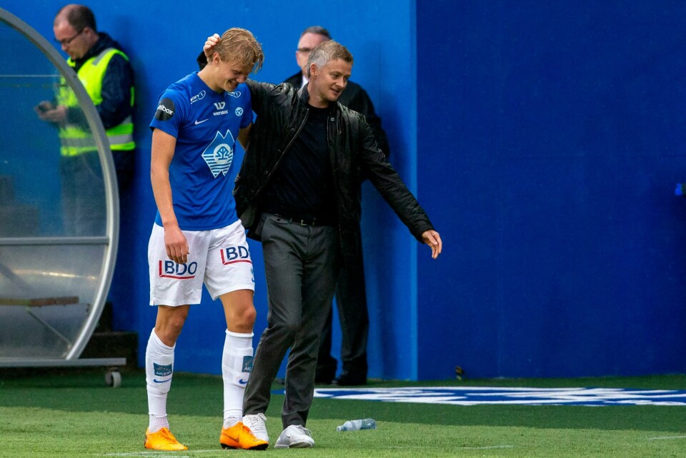 Ole Gunnar Solskjær (t.h.) sier at han tipset Manchester United om daværende Molde-spiller Erling Braut Haaland i 2018, et halvt år før han ble trener for rødtrøyene. Nå banker Haaland inn mål på bestilling for byrival Manchester City. Ole Gunnar Solskjær (t.h.) sier at han tipset Manchester United om daværende Molde-spiller Erling Braut Haaland i 2018, et halvt år før han ble trener for rødtrøyene. Nå banker Haaland inn mål på bestilling for byrival Manchester City. Foto: Svein Ove Ekornesvåg / NTB