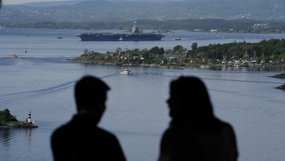 Inngåelsen av en ny forsvarsavtale i fjor får betydning for de amerikanske sjøfolkene som har perm i Oslo. Oslo 20230524. Det amerikanske hangarskipet USS Gerald R. Ford i Oslofjorden, her sett fra Ekebergskrenten onsdag morgen. Skipet er verdens største krigsskip og skal ligge i havn i Oslo i fire dager.Foto: Javad Parsa / NTB