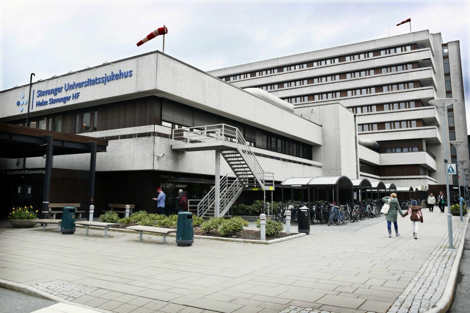 En mann i 30-årene døde etter en ulykke i Stavanger der en bil og en elsparkesykkel var involvert natt til lørdag.. Stavanger Universitetssykehus.