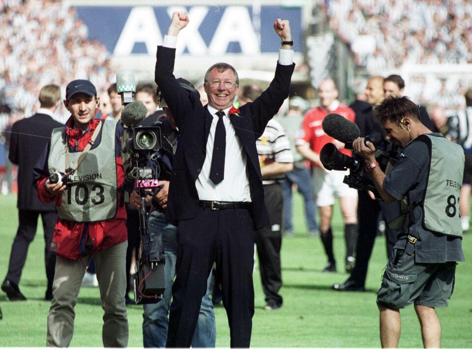 Alex Ferguson feirer seieren over Newcastle i finalen i FA-cupen i mai 1999. Alex Ferguson feirer seieren over Newcastle i finalen i FA-cupen i mai 1999.