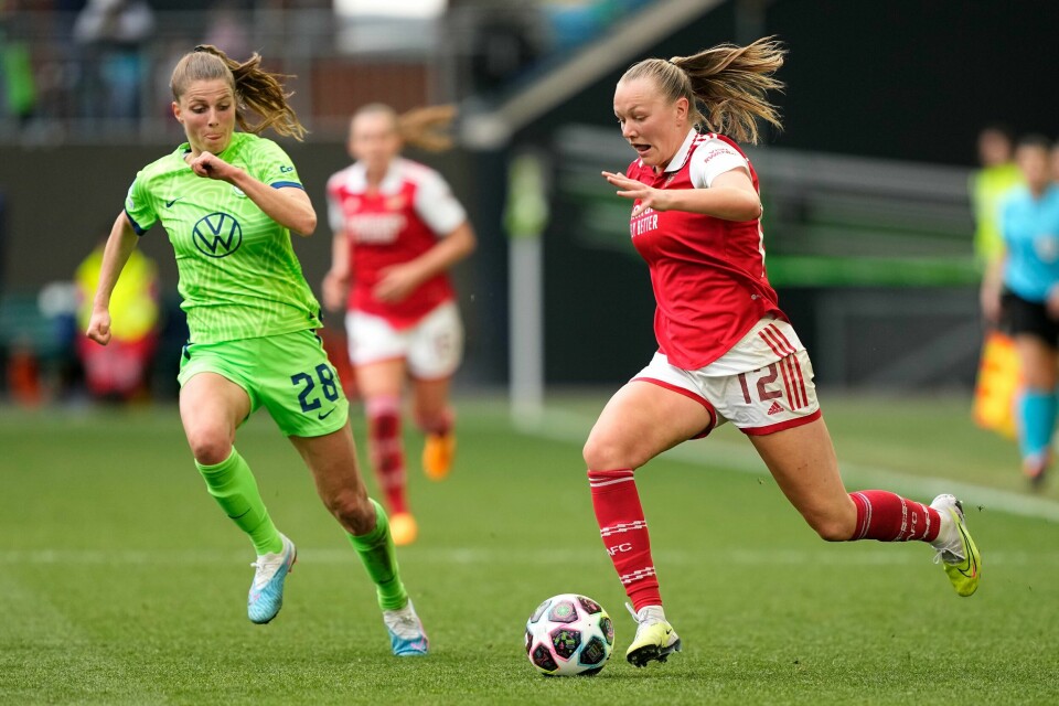 Frida Maanum avbildet fra en Arsenal-kamp i mesterligaen i 2023. Foto: Martin Meissner / AP / NTB Frida Maanum og Arsenal fikk en dramatisk hjemreise fra Tyskland søndag. Foto: Martin Meissner / AP / NTB
