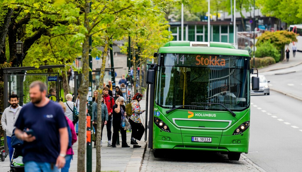 3. august er det en måned siden innbyggerne i Stavanger kommune har kunne reise gratis med kollektivtransport. For å få ordningen vil å vare minst ett år, vil Stavanger kommune forhandle ned bilettprisene som settes av fylkeskommunen. For en drøy uke siden kom nyheten om at Stavanger innfører gratis kollektivtransport. Foto: Fredrik Varfjell / NTB