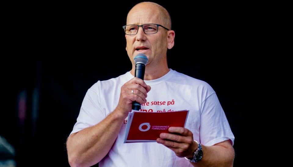 Leder i Utdanningsforbundet, Steffen Handal. – De kan ikke legge opp til nok en lærerstreik. Det vil være svært, svært uheldig, sier leder Steffen Handal i Utdanningsforbundet. Her fra en streikemarkering i fjor. Foto: Stian Lysberg Solum / NTB