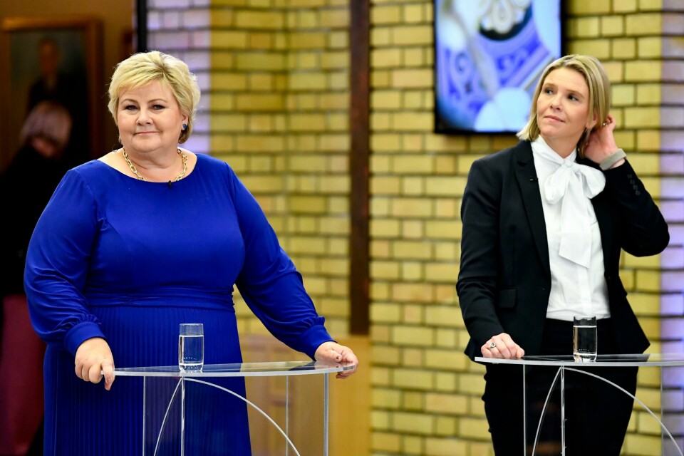 Høyre-leder Erna Solberg t.v. og Frp-leder Sylvi Listhaug fra en tidligere partilederdebatt i Stortingets vandrehall. Statsminister og Høyre-leder Erna Solberg t.v. og Frp-leder Sylvi Listhaug under partilederdebatt i Stortingets vandrehall.Foto: Naina Helén Jåma / NTB