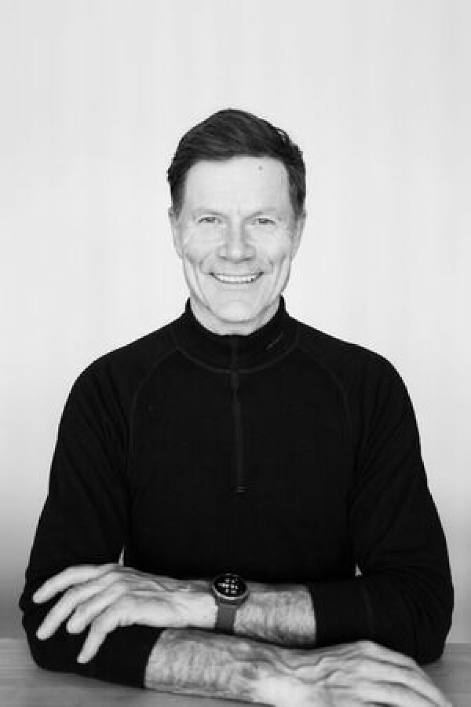 Arkitekturpsykolog Oddvar Skjæveland tror ikke folk under 30 år forstår ideen om å ha personlige eiendeler på arbeidspulten sin. Arkitekturpsykolog Oddvar Skjæveland tror ikke folk under 30 år forstår ideen om å ha personlige eiendeler på arbeidspulten sin.