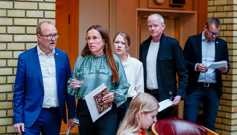Fra venstre Ketil Kjenseth (V), Marianne Sivertsen Næss (Ap), Une Bastholm (MDG), Lars Haltbrekken (SV) og Kjell Ingolf Ropstad (Krf) holder pressekonfranse om havvindsatsingen på Sørlige Nordsjø II i vandrehallen på Stortinget, etter at regjeringspartiene er blitt enige med SV, MDG og KrF. Det er enighet på Stortinget om vilkårene for realisering av det historiske vindkraftprosjektet på Sørlige Nordsjø II. Avtalen ble kunngjort av (fra venstre) Ketil Kjenseth (V), Marianne Sivertsen Næss (Ap), Une Bastholm (MDG), Lars Haltbrekken (SV) og Kjell Ingolf Ropstad (KrF). Foto: Lise Åserud / NTB
