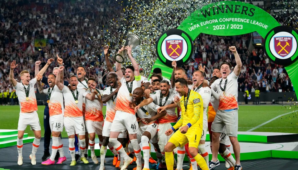 West Ham sikret sin første tittel siden 1980 ved å senke Fiorentina 2-1 i finalen av conferenceligaen onsdag kveld. West Ham sikret sin første tittel siden 1980 ved å senke Fiorentina 2-1 i finalen av conferenceligaen onsdag kveld.