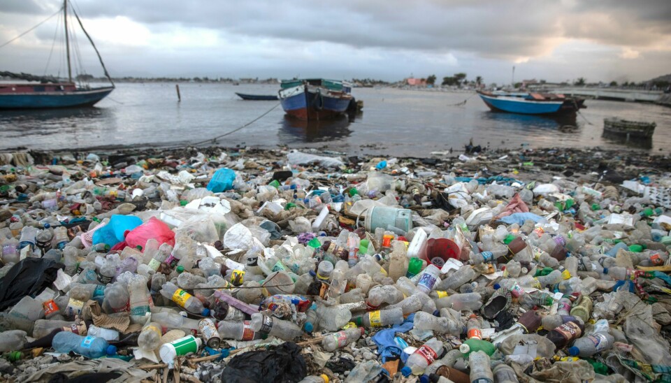 Plastsøppel på en strand i Haiti i mars i fjor. Denne uken var representanter fra hele verden samlet til forhandlinger i Paris i regi av FN-organisasjonen Unesco. Målet er at de i løpet av neste år skal komme fram til en avtale som skal bidra til å bekjempe plastforurensing. Plastsøppel på en strand i Haiti i mars i fjor. Denne uken var representanter fra hele verden samlet til forhandlinger i Paris i regi av FN-organisasjonen Unesco. Målet er at de i løpet av neste år skal komme fram til en avtale som skal bidra til å bekjempe plastforurensing. Arkivfoto: Odelyn Joseph / AP / NTB