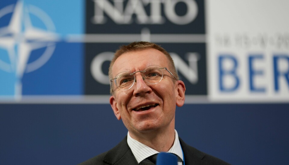 Latvias utenriksminister Edgars Rinkevics sier Nato må styrke østflanken som følge av Wagner-gruppens inntreden i Belarus. Latvias utenriksminister Edgars Rinkevics blir landets nye president. Rinkevics blir landets første homofile president. Foto: Michael Sohn / AP / NTB