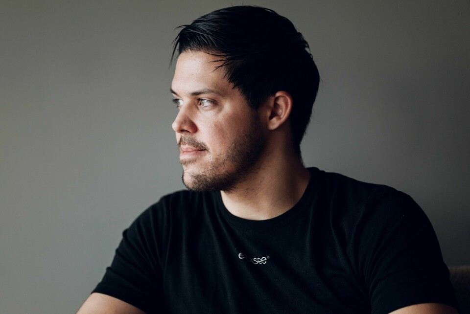 Jonas Helmikstøl, gründer og daglig leder i Easee, sier selskapet har forberedt seg på Nkom sin salgsstopp-konklusjon. Samtidig varsler han at en ny Easee-lader snart kommer på markedet. Jonas Helmikstøl, gründer og daglig leder i Easee.