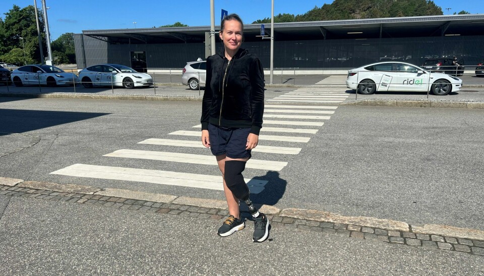 Tre år har gått siden Catrin Alhaug mistet den ene foten i en sykkelulykke. – Protesen jeg fikk, fungerer jo, men det er komplikasjoner hver dag, og det å bevege seg tar mye energi, forteller hun. Tre år har gått siden Catrin Alhaug mistet den ene foten i en sykkelulykke. – Protesen jeg fikk, fungerer jo, men det er komplikasjoner hver dag, og det å bevege seg tar mye energi, forteller hun.