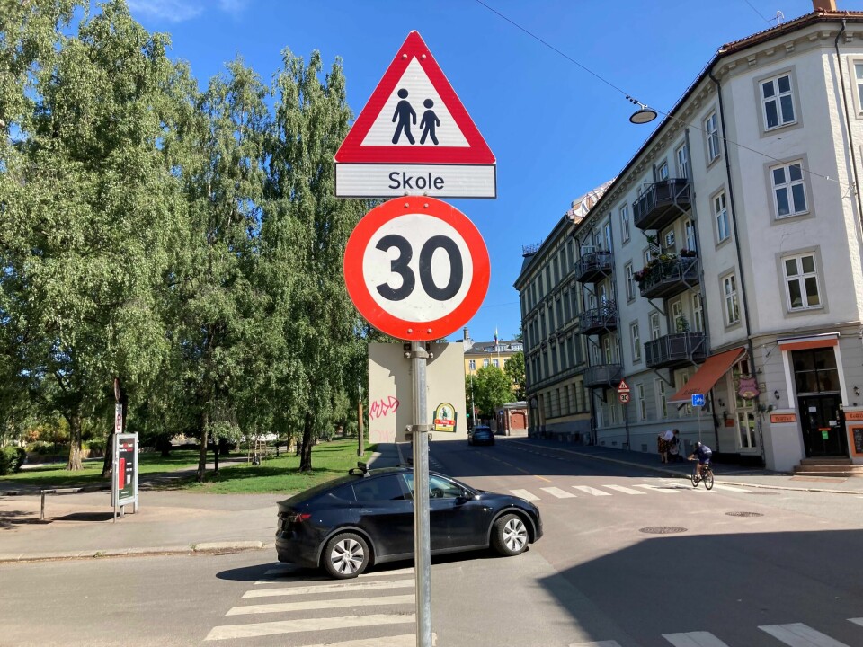 Fra flere hold tas det nå til det til orde for en øvre fartsgrense på 30 km/t i byene. Fra flere hold tas det nå til det til orde for en øvre fartsgrense på 30 km/t i byene.
