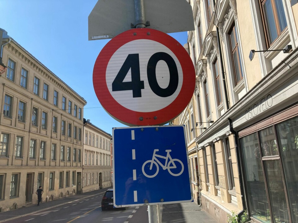 Fram til 1965 var øvre fartsgrense i byer og tettbygde strøk 40 kilometer i timen. Da ble dette endret til dagens øvre grense på 50 km/t. Fram til 1965 var øvre fartsgrense i byer og tettbygde strøk 40 kilometer i timen. Da ble dette endret til dagens øvre grense på 50 km/t.