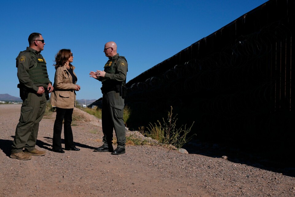Demokratenes presidentkandidat og nåværende visepresident Kamala Harris besøkte fredag i forrige uke grensen mot Mexico. Demokratenes presidentkandidat og nåværende visepresident Kamala Harris besøkte fredag i forrige uke grensen mot Mexico. Foto: Carolyn Kaster / AP / NTB