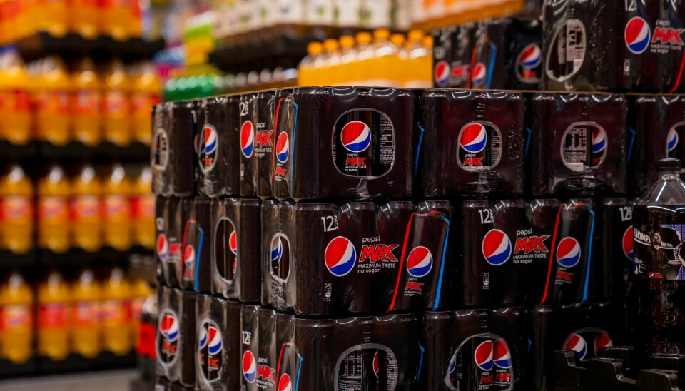 WHO vil erklære det populære søtningsstoffet aspartam som kreftfremkallende i juli, ifølge kilder til Reuters. Aspartam brukes blant annet i populære lettbruser som Pepsi Max, Coca-Cola Zero og Extra tyggegummi. WHO vil erklære det populære søtningstoffet aspartam som kreftfremkallende i juli, ifølge kilder til Reuters. Aspartam brukes blant annet i populære lettbruser som Pepsi Max, Coca Cola Zero og Extra tyggegummi.Illustrasjonsfoto: Fredrik Varfjell / NTB