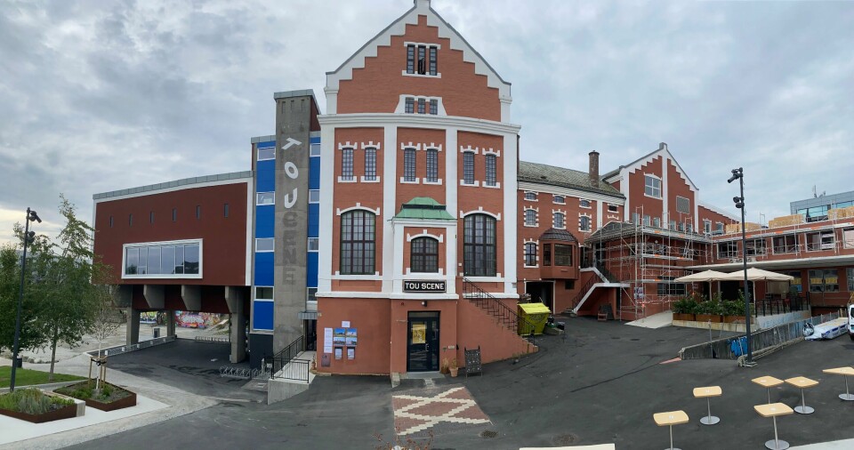– Stavanger kommune tok et framtidsrettet grep da de etablerte kulturinstitusjonen Tou og Tou Atelierhus. Behovet er dessverre, eller heller lykkeligvis, enda større en de 31 atelierplassene Tou kan bistå med, og Tou må ikke bli en sovepute for politikerne, skriver Roar Houen i denne kronikken. Torsdag ble Tou Scene AS tildelt byggeskikkprisen 2021. I sin begrunnelse skriver juryen at Tou sin forvandling er et kroneksempel på hvordan transformasjon av et bygd anlegg kan bidra til transformasjon av selve byen.