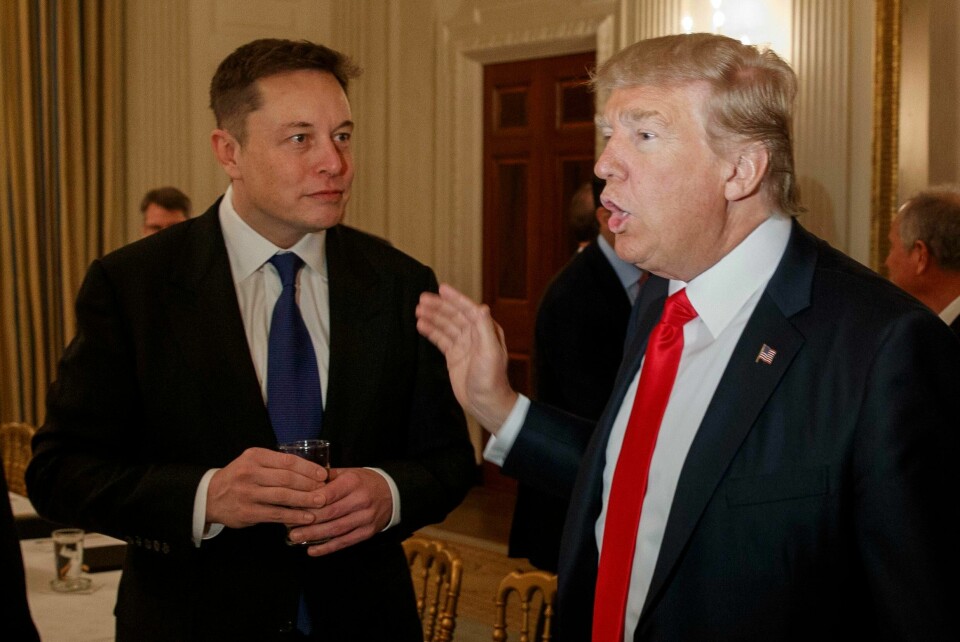 Nettmøtet mellom Elon Musk (til venstre) og Donald Trump på X natt til tirsdag norsk tid ble forsinket på grunn av tekniske problemer, som ifølge Musk skyldtes et omfattende dataangrep. (Arkivfoto) Elon Musk (til venstre) og Donald Trump hadde natt til tirsdag norsk tid planlagt et nettmøte på X, som eies av Musk. Arkivfoto: Evan Vucci / AP / NTB
