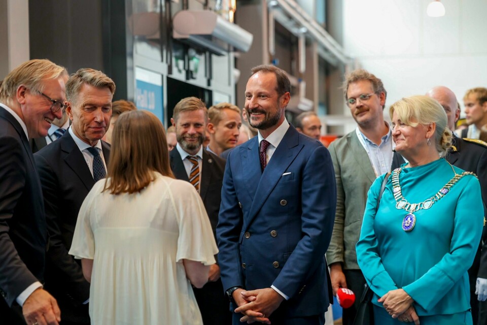 Det ligger ikke an til at Stavanger-ordfører Sissel Knutsen Hegdal får gitt fra seg kjedet i kommunestyremøtet 14. oktober. Her er hun sammen med kronprins Haakon på energimessa ONS i august. Det ligger ikke an til at Stavanger-ordfører Sissel Knutsen Hegdal får gitt fra seg kjedet i kommunestyremøtet 14. oktober. Her er hun sammen med kronprins Haakon på energimessa ONS i august. Foto: Silje Katrine Robinson / NTB