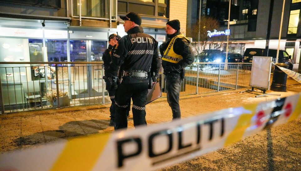 23. januar i fjor ble det ble avfyrt skudd inne på et gatekjøkken i Oslo. Politiet utenfor gatekjøkkenet i Nydalen der en mann løsnet et skudd, trolig fra en pistol, mandag kveld.Foto: Beate Oma Dahle / NTB