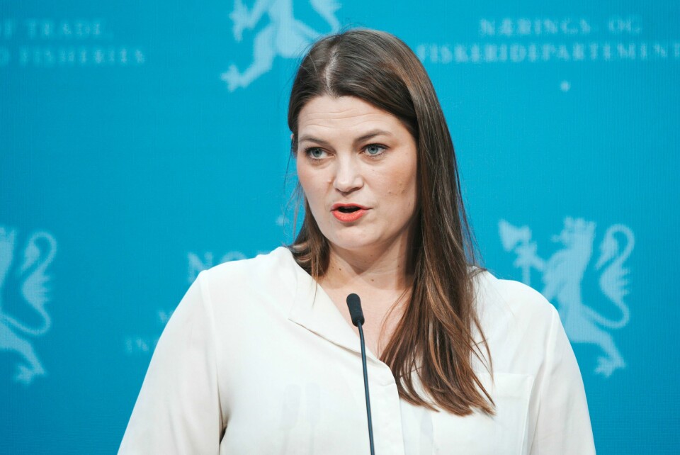 Næringsminister Cecilie Myrseth ønsker å innføre en turistskatt i Lofoten. Næringsminister Cecilie Myrseth (Ap) sier at eierne av den omstridte Svalbard-eiendommen ikke kan selge den uten statens samtykke. Foto: Stian Lysberg Solum / NTB