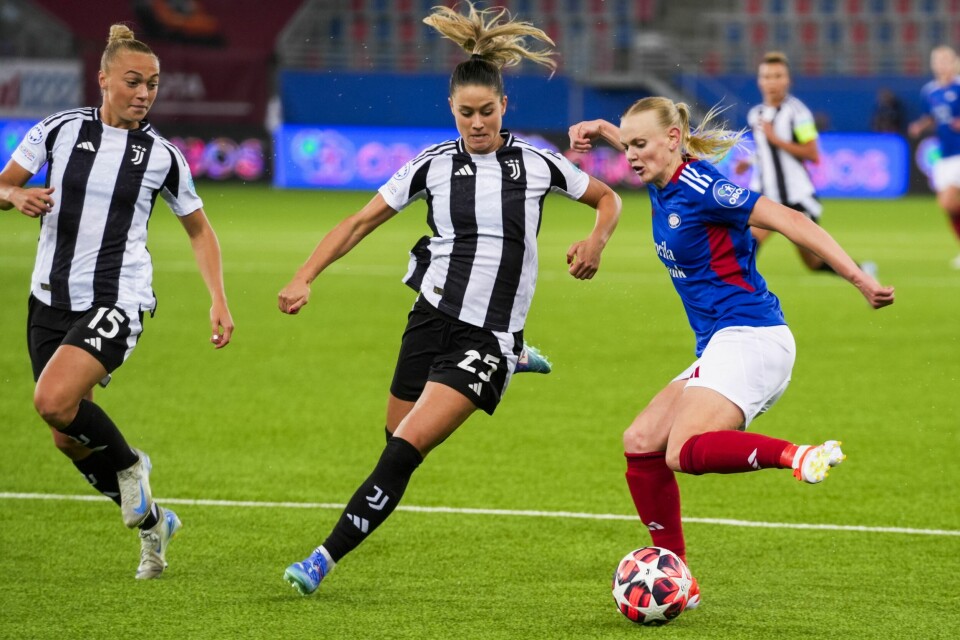 Karina Sævik utfordrer Juventus-forsvaret under mesterligakampen onsdag. Karina Sævik utfordrer Juventus-forsvaret under mesterligakampen onsdag. Foto: Terje Bendiksby / NTB