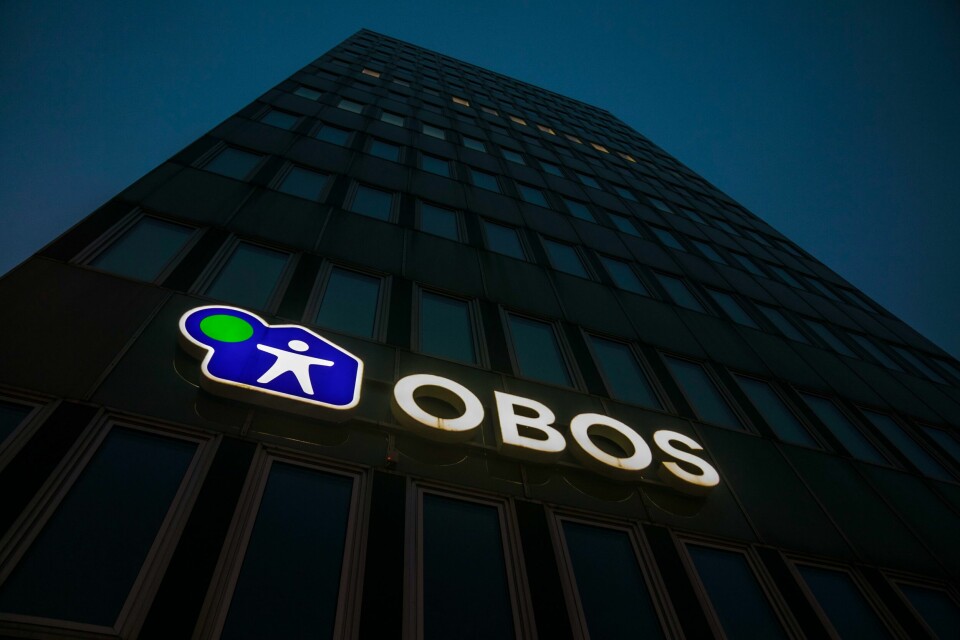 Boligprisene falt i september, men har økt mer enn ventet hittil i år, ifølge Obos. Obos-statistikken dekker rundt 25 prosent av bruktmarkedet i Oslo. Her er konsernets hovedkontor på Hammersborg Torg. Illustrasjonsfoto: Stian Lysberg Solum / NTB