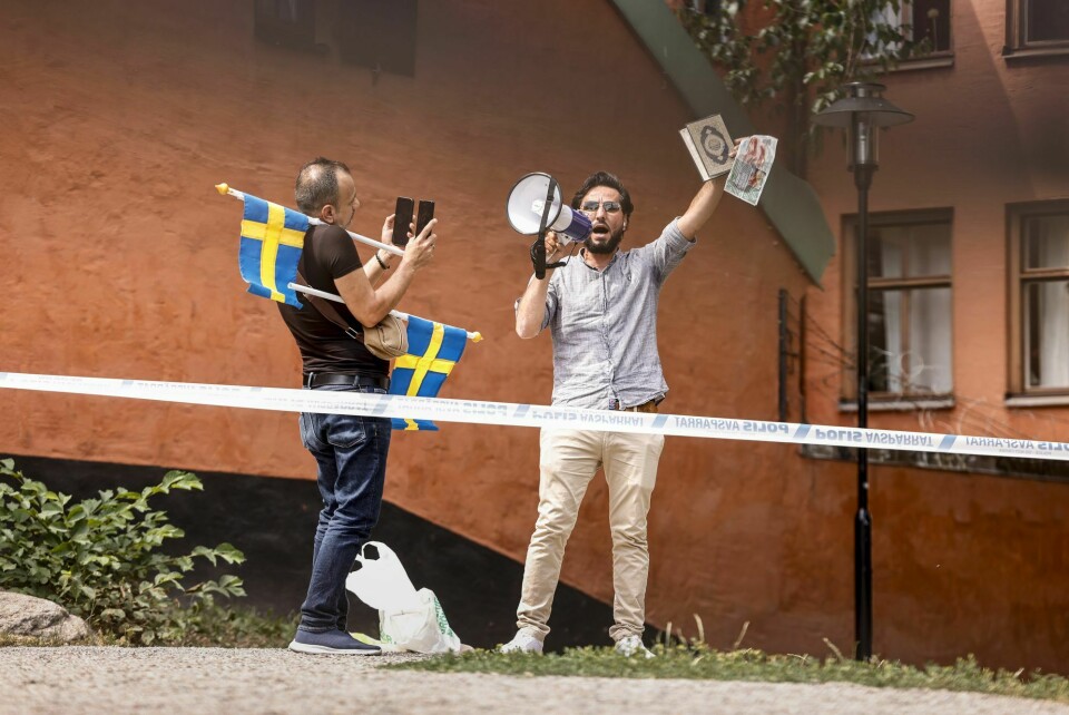 En mann i 30-årene, som er irakisk statsborger, brant koranen utenfor en moské i Stockholm onsdag. En mann i 30-årene, som er irakisk statsborger, brant koranen utenfor en moské i Stockholm onsdag. Den eneste som vinner på dette misbruket av ytringsfriheten, er aggressoren Putin, mener Dagsavisen.