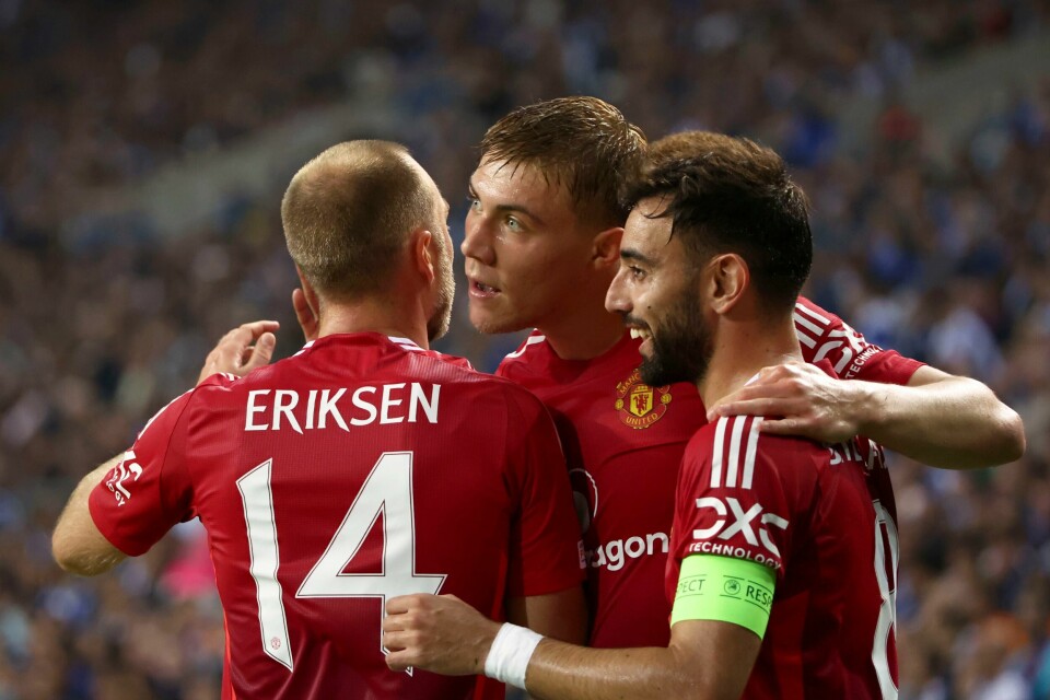 Manchester United-spissen Rasmus Højlund (i midten) jubler med lagkamerater etter å ha gjort sitt første mål for sesongen. Manchester United-spissen Rasmus Højlund (i midten) jubler med lagkamerater etter å ha gjort sitt første mål for sesongen. Foto: Luis Vieira / AP / NTB