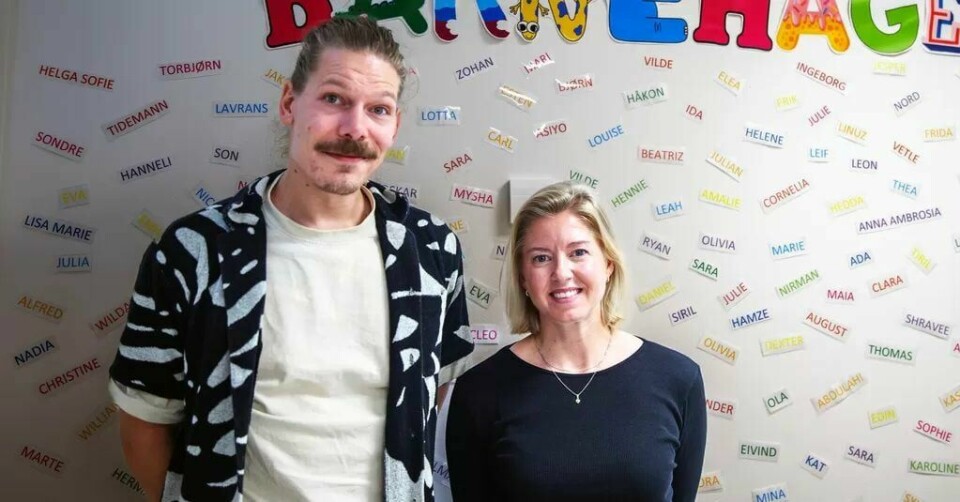 Carl Ophus Sønsterud og Ada Sexe-Lysvik er glad i jobben sin og den nye sekstimersdagen. Carl Ophus Sønsterud var nær ved å finne seg en annen jobb enn i barnehage. Så fikk han tilbud om å jobbe seks timer om dagen.