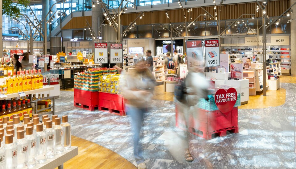 Blant subsidiene som er skadelige for naturen, har flere miljøorganisasjoner også pekt på taxfree-ordningen ved flyreiser. Bildet er tatt på Oslo lufthavn, Gardermoen. Blant subsidiene som er skadelige for naturen, har flere miljøorganisasjoner også pekt på taxfree-ordningen ved flyreiser. Bildet er tatt på Oslo lufthavn, Gardermoen.