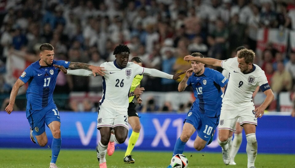 Kobbie Mainoo har meldt forfall til den engelske landslagstroppen. Harry Kane har fått grønt lys. Kobbie Mainoo har meldt forfall til den engelske landslagstroppen. Harry Kane har fått grønt lys. Foto: Thanassis Stavrakis / AP / NTB