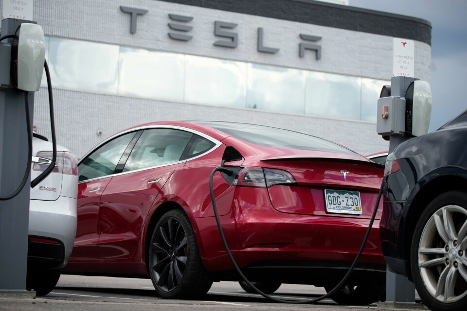 Amerikanske myndigheter åpner granskning av Teslas systemer for selvkjørende biler etter flere kollisjoner. Amerikanske myndigheter åpner granskning av Teslas systemer for selvkjørende biler etter flere kollisjoner. Foto: David Zalubowski / AP / NTB