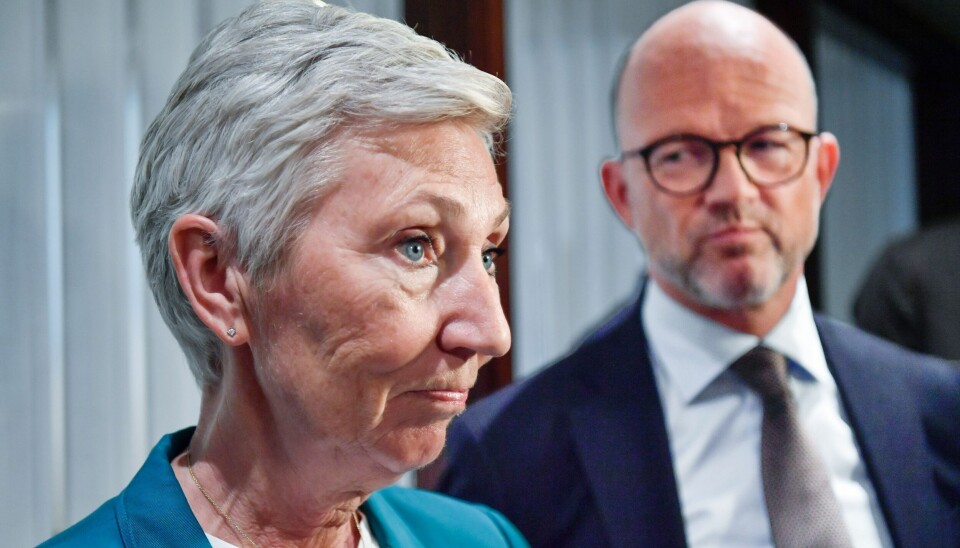 LO-leder Peggy Hessen Følsvik og NHO-sjef Ole Erik Almlid kan løse floken om sykelønn dersom de vil, mener kommentator Kjell Werner. LO-leder Peggy Hessen Følsvik (t.h.) og NHO-sjef Ole Erik Almlid støtter regjeringens lovforslag som skal bedre kjønnsbalansen i styrene i store og mellomstore bedrifter. Foto: Rodrigo Freitas / NTB