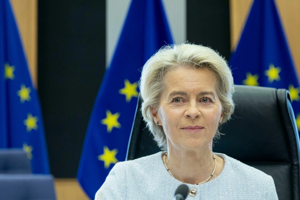 EU-kommisjonens president Ursula von der Leyen vil skjerpe kravene til EU-land for å få støtte fra EUs budsjetter. EU-kommisjonens president Ursula von der Leyen. Foto: Omar Havana / AP / NTB